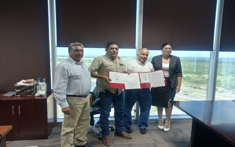 ALCALDE FIRMA CONVENIO PARA APOYO A FAMILIAS DE HIDALGO